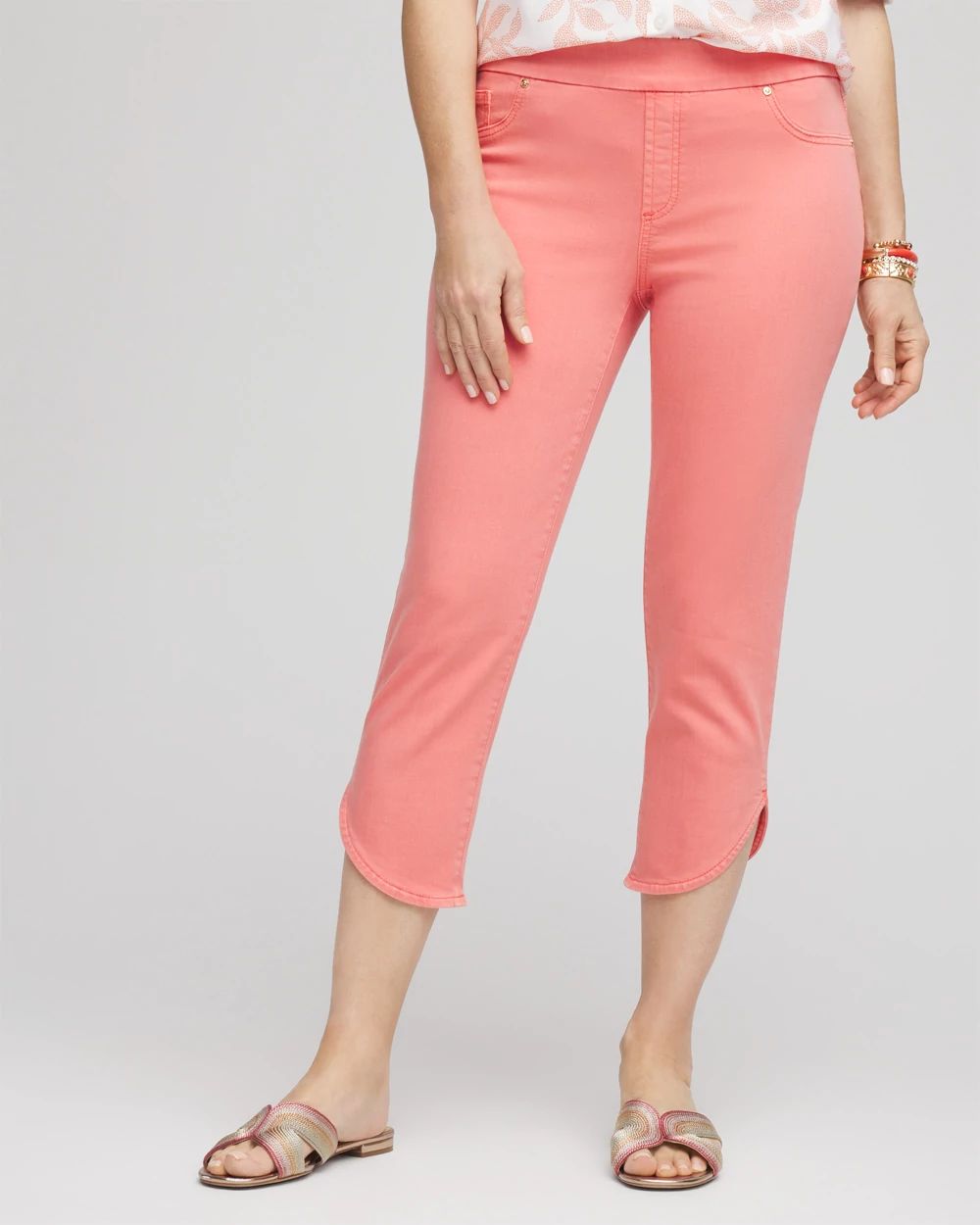 Pull-On Dolphin-Hemmed Capri Jeans