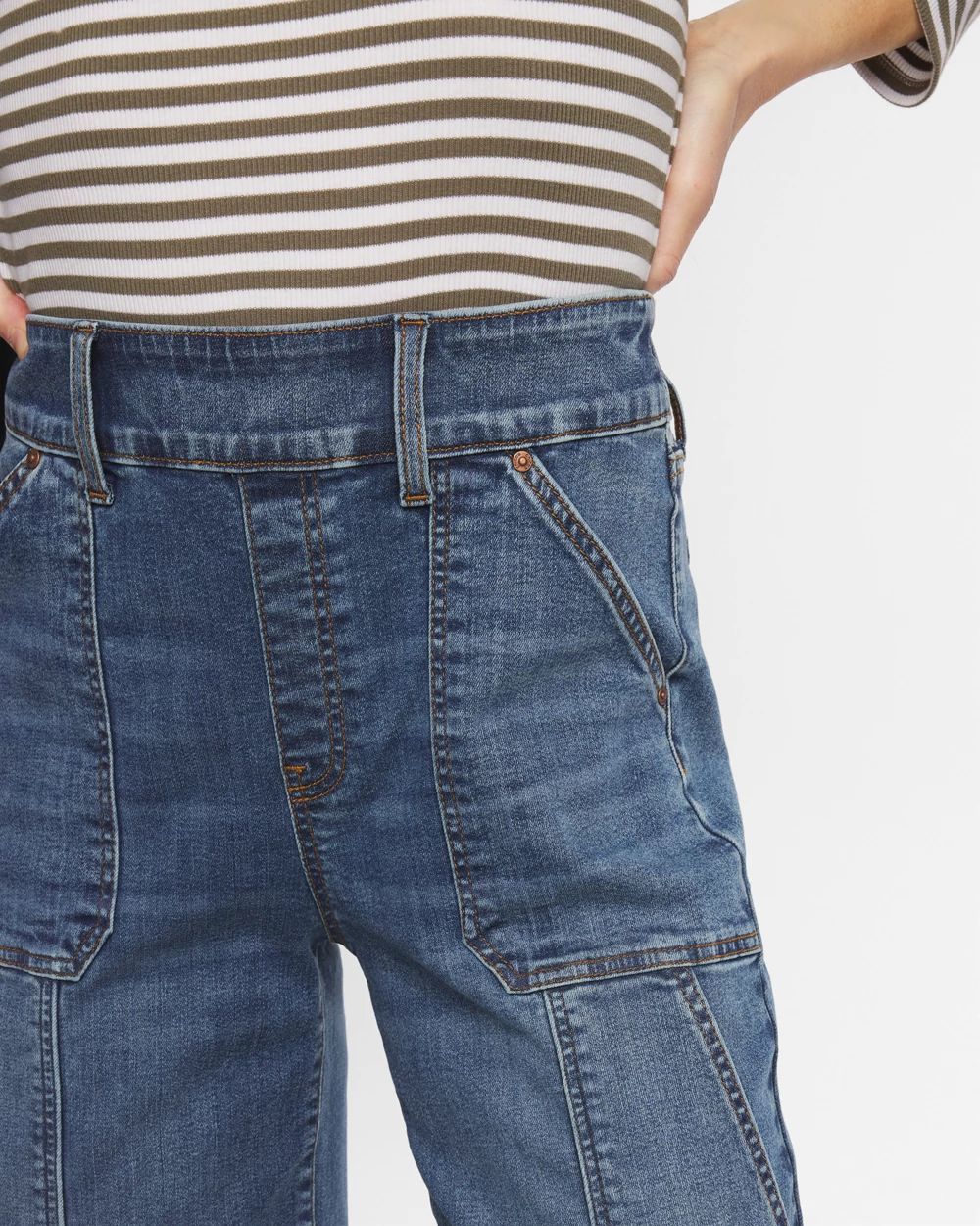 Utility Wide Pull-On Crop