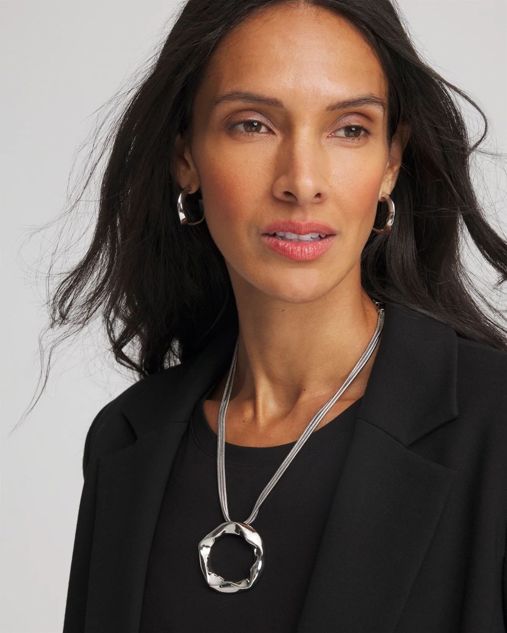 Short Circle Pendant Necklace click to view larger image.