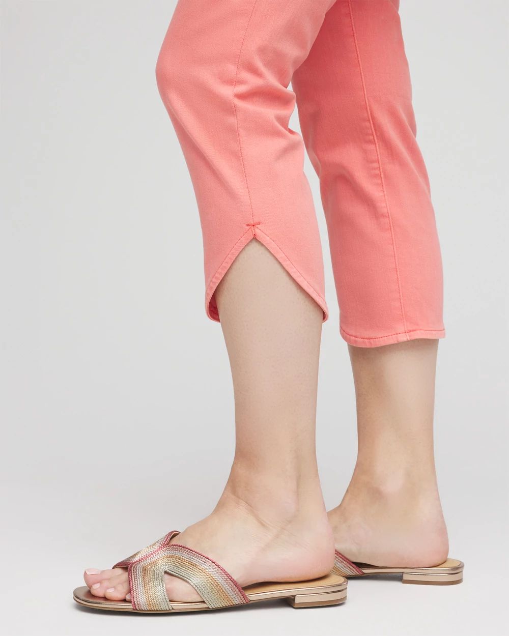 Pull-On Dolphin-Hemmed Capri Jeans